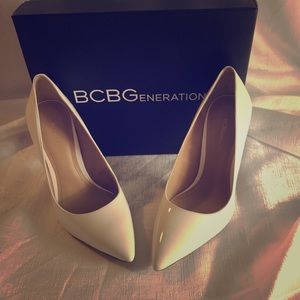 BCBG white stiletto heel sz 7 NBW with box
